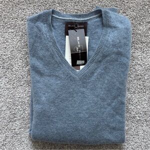 NWT BLACK BROWN men’s cashmere V-neck sweater. Color:Powder Blue. Size MEDIUM